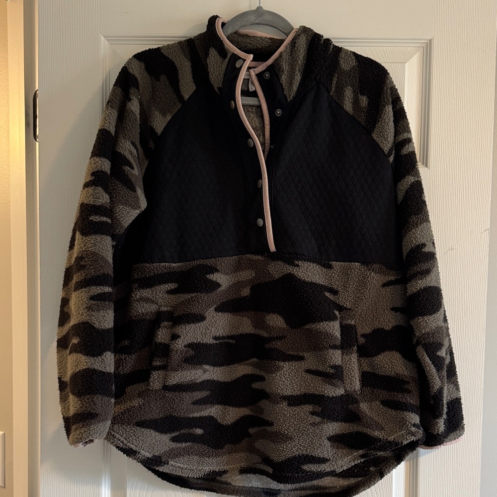 Maurices Black and Brown Camouflage Hoodie